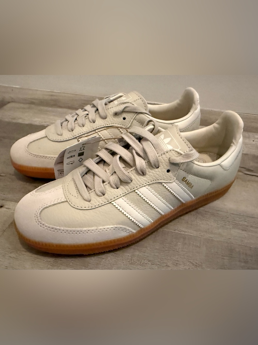 NWT Adidas Samba OG Women Size 7
Aluminium/ Core White/ Wonder Beige